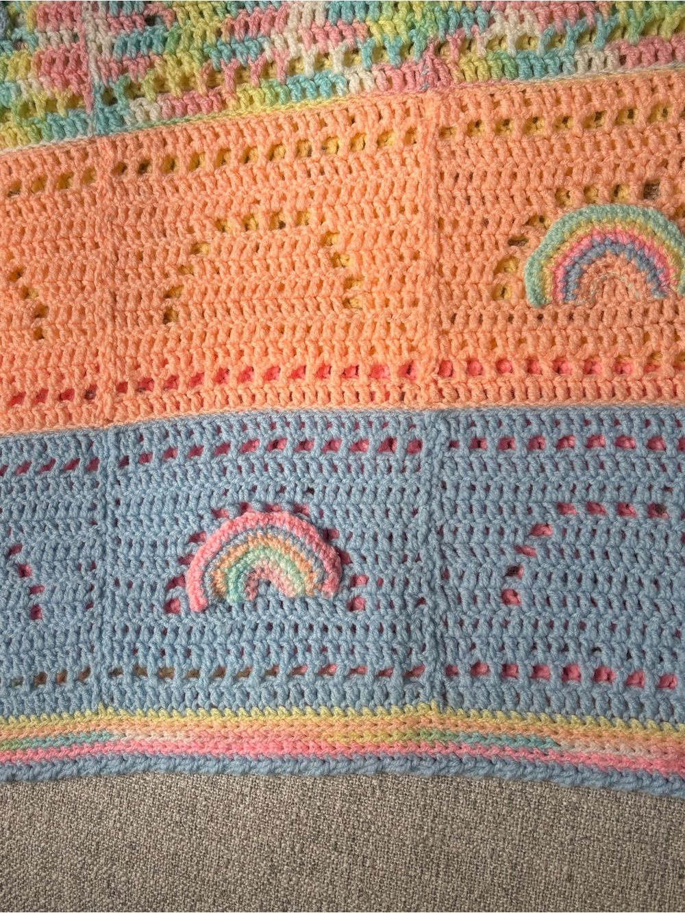 Vintage crocheted rainbow baby blanket - Picture 3 of 8